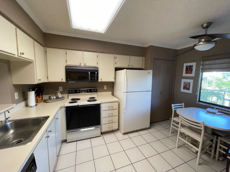 For Sale: $199,999 (2 beds, 2 baths, 1220 Square Feet)