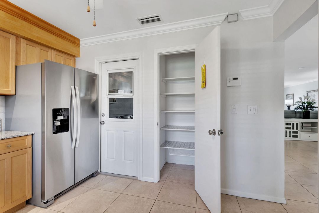 For Sale: $324,999 (2 beds, 2 baths, 1400 Square Feet)