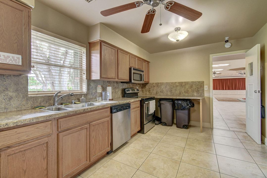 For Sale: $324,999 (2 beds, 2 baths, 1400 Square Feet)