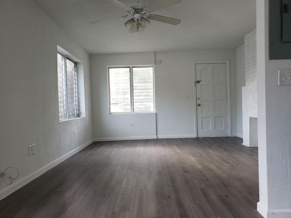 For Rent: $1,350 (1 beds, 1 baths, 600 Square Feet)