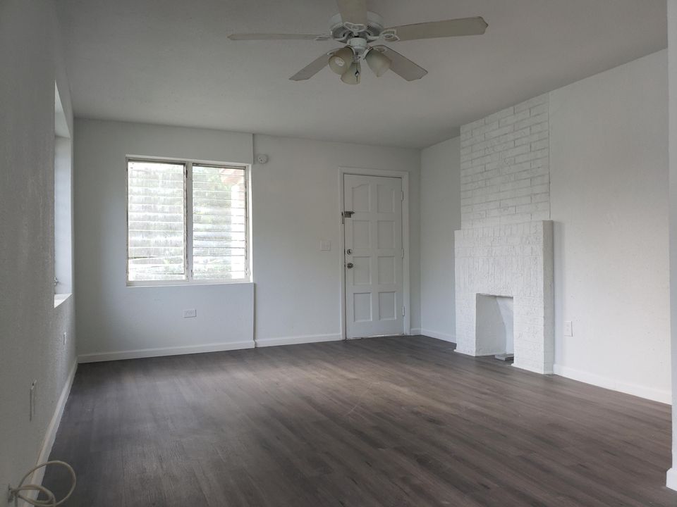 For Rent: $1,350 (1 beds, 1 baths, 600 Square Feet)