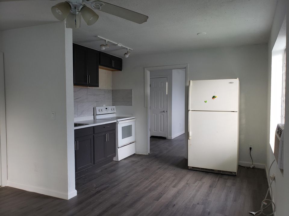 For Rent: $1,350 (1 beds, 1 baths, 600 Square Feet)