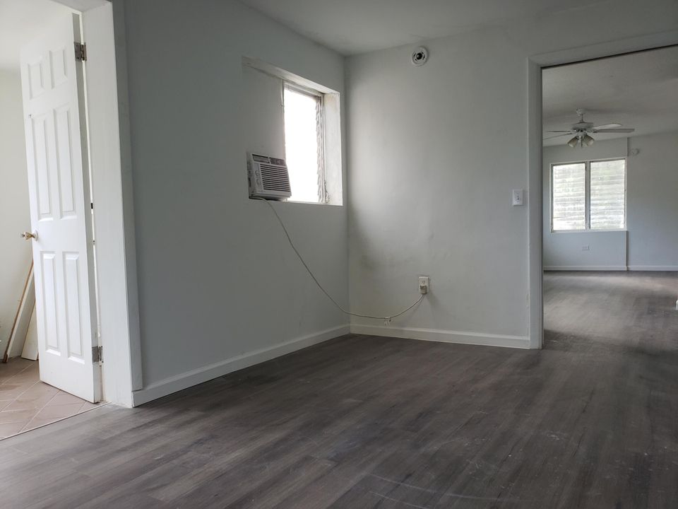 For Rent: $1,350 (1 beds, 1 baths, 600 Square Feet)