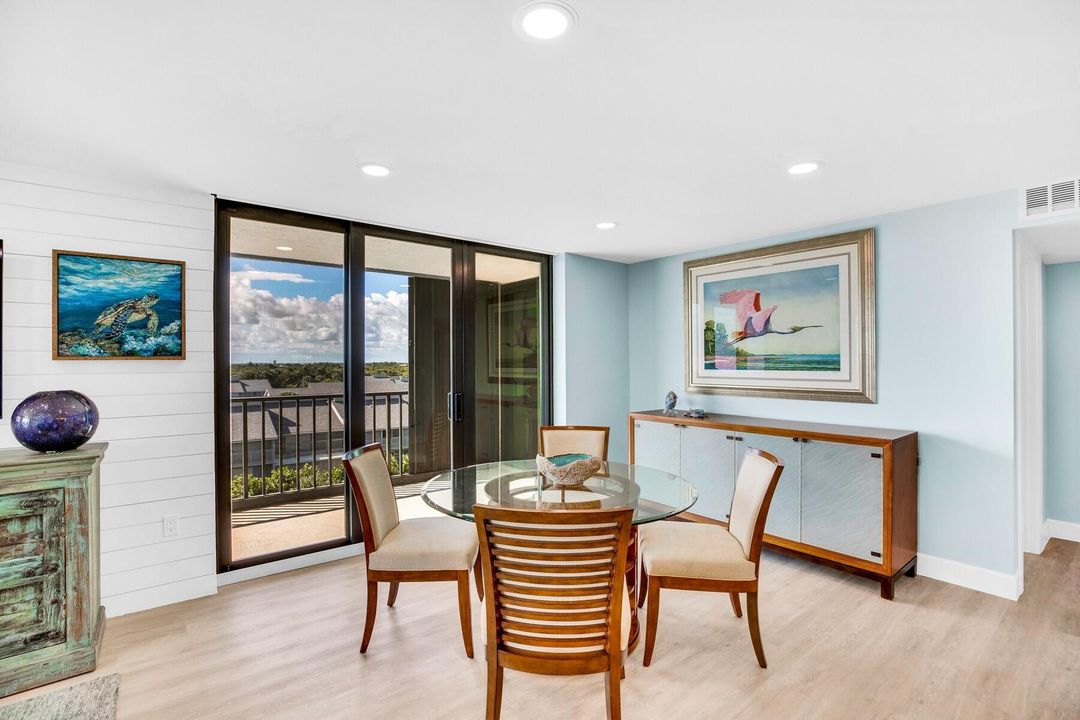 For Sale: $645,000 (2 beds, 2 baths, 1436 Square Feet)