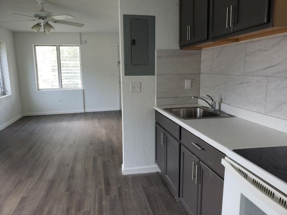 For Rent: $1,350 (1 beds, 1 baths, 600 Square Feet)