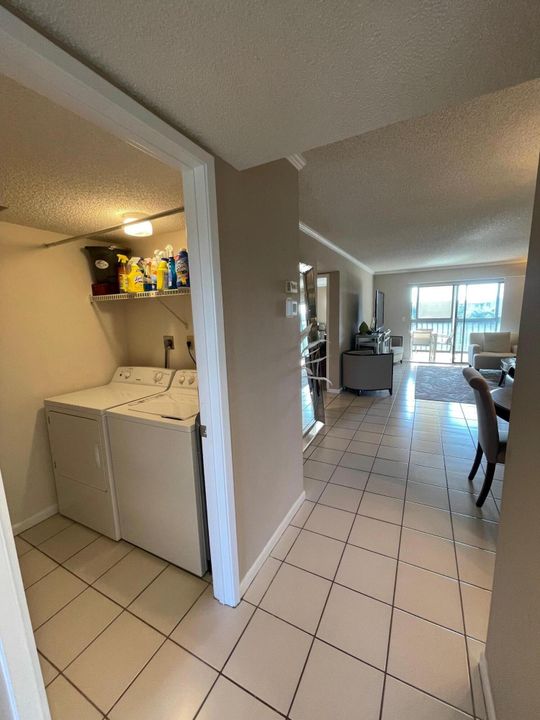 For Sale: $199,999 (2 beds, 2 baths, 1220 Square Feet)