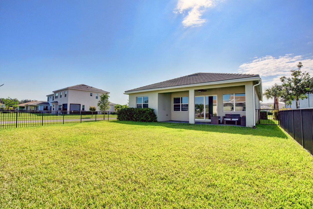 For Sale: $529,000 (3 beds, 2 baths, 1484 Square Feet)