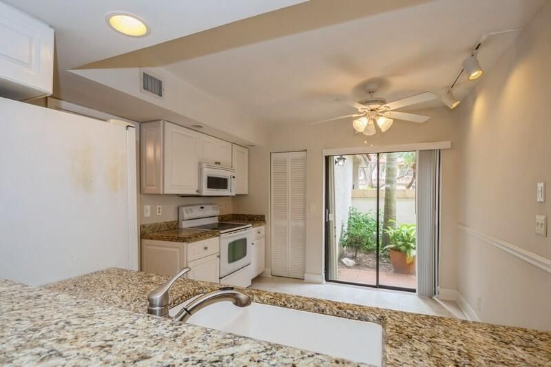 For Sale: $358,900 (2 beds, 2 baths, 1300 Square Feet)