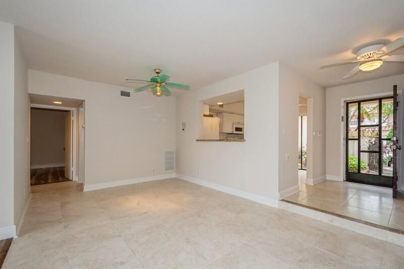 For Sale: $358,900 (2 beds, 2 baths, 1300 Square Feet)