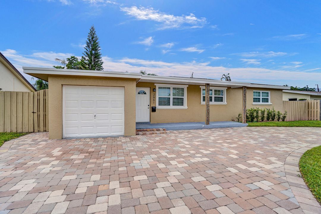 For Sale: $699,000 (3 beds, 2 baths, 1204 Square Feet)