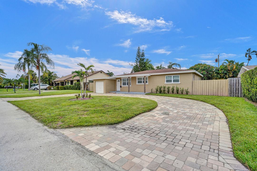 For Sale: $699,000 (3 beds, 2 baths, 1204 Square Feet)