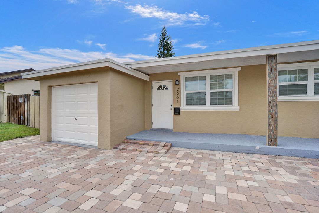 For Sale: $699,000 (3 beds, 2 baths, 1204 Square Feet)