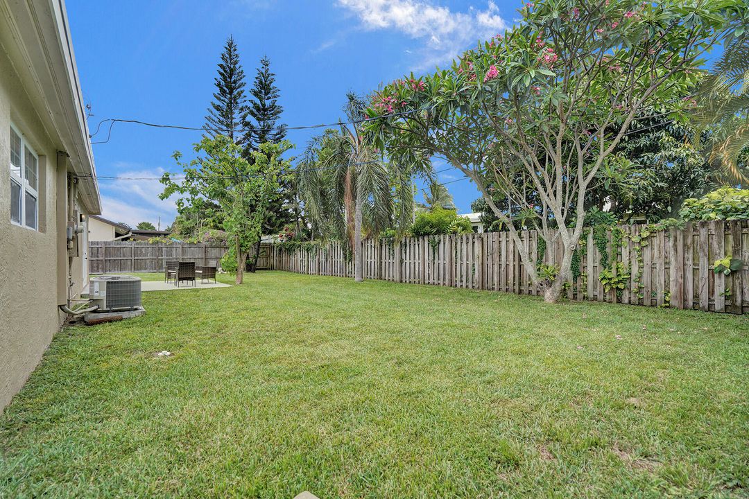 For Sale: $699,000 (3 beds, 2 baths, 1204 Square Feet)