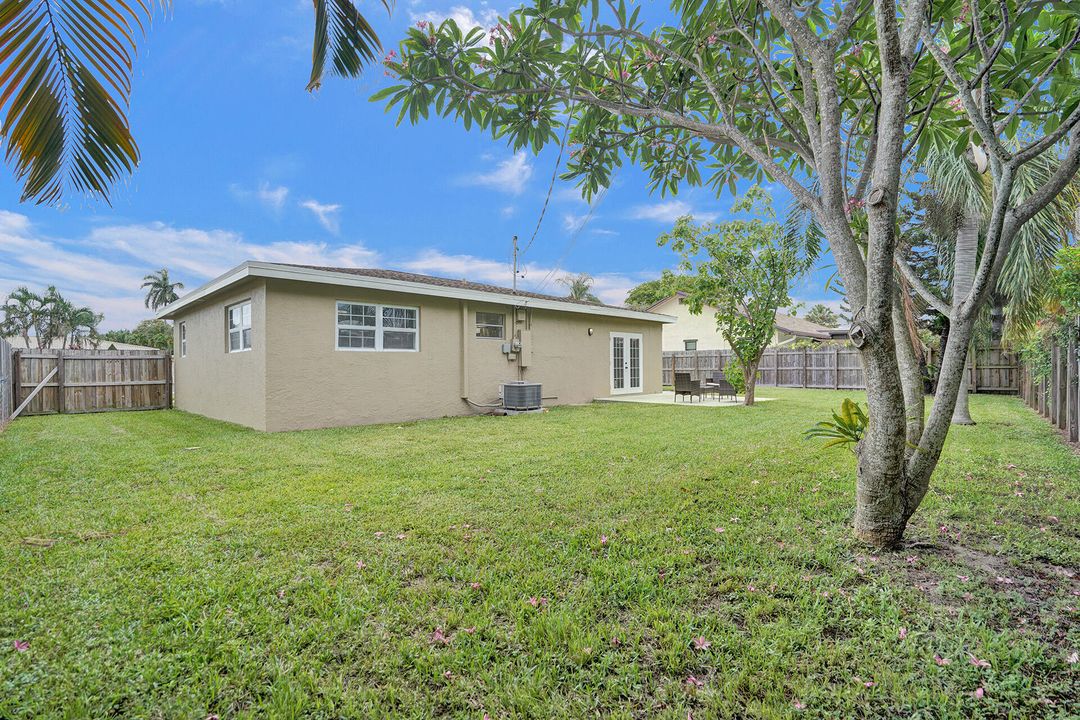 For Sale: $699,000 (3 beds, 2 baths, 1204 Square Feet)