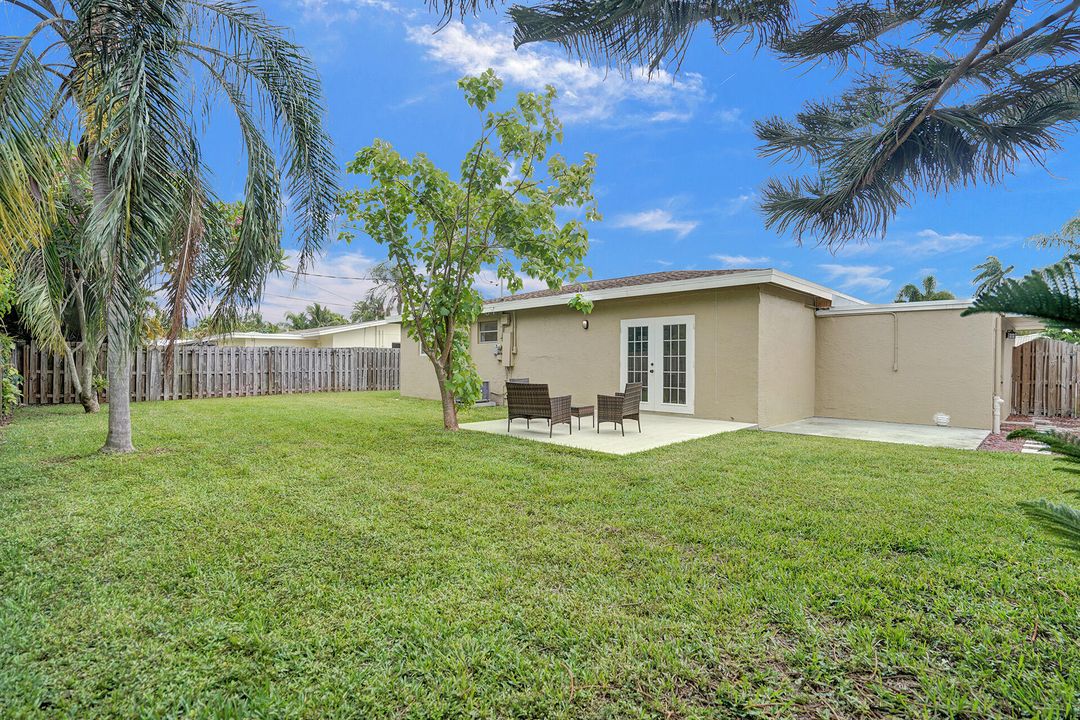 For Sale: $699,000 (3 beds, 2 baths, 1204 Square Feet)