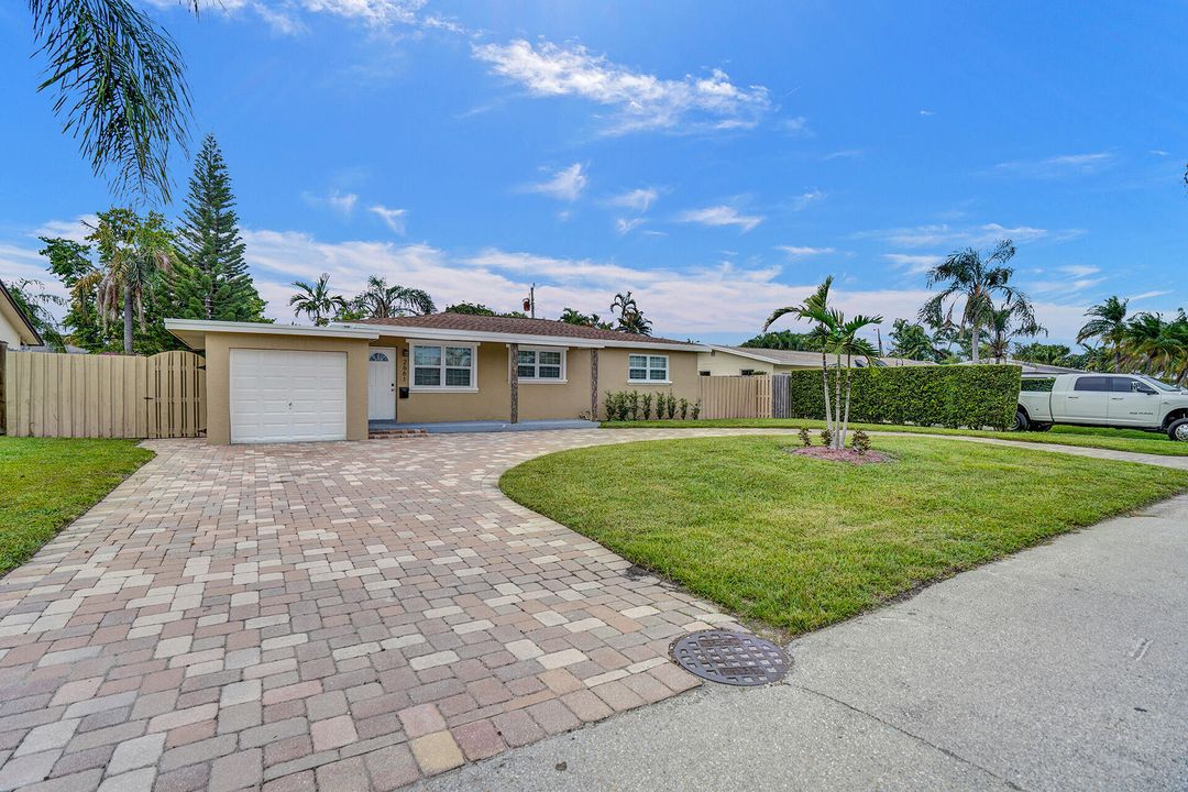 For Sale: $699,000 (3 beds, 2 baths, 1204 Square Feet)