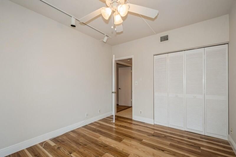 For Sale: $358,900 (2 beds, 2 baths, 1300 Square Feet)