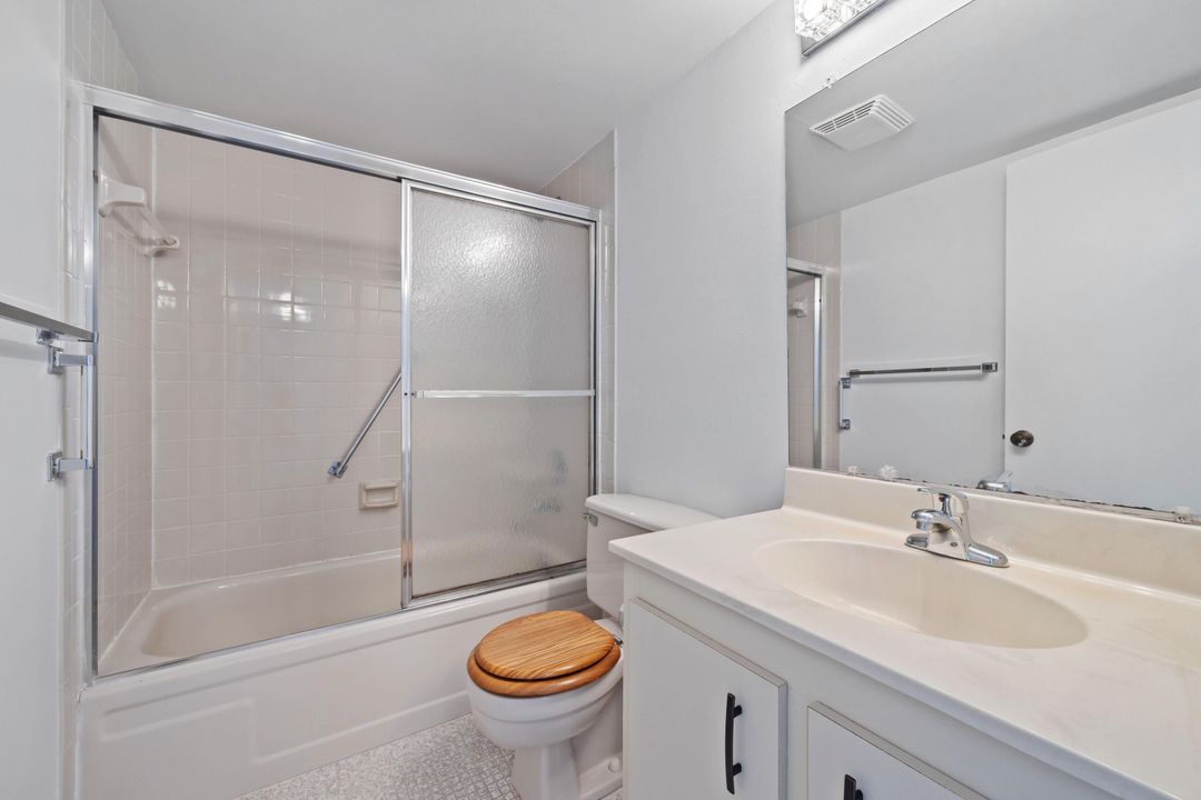 For Sale: $125,000 (2 beds, 2 baths, 1305 Square Feet)