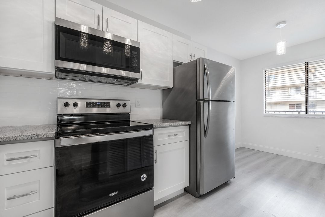 For Sale: $189,900 (2 beds, 2 baths, 1125 Square Feet)