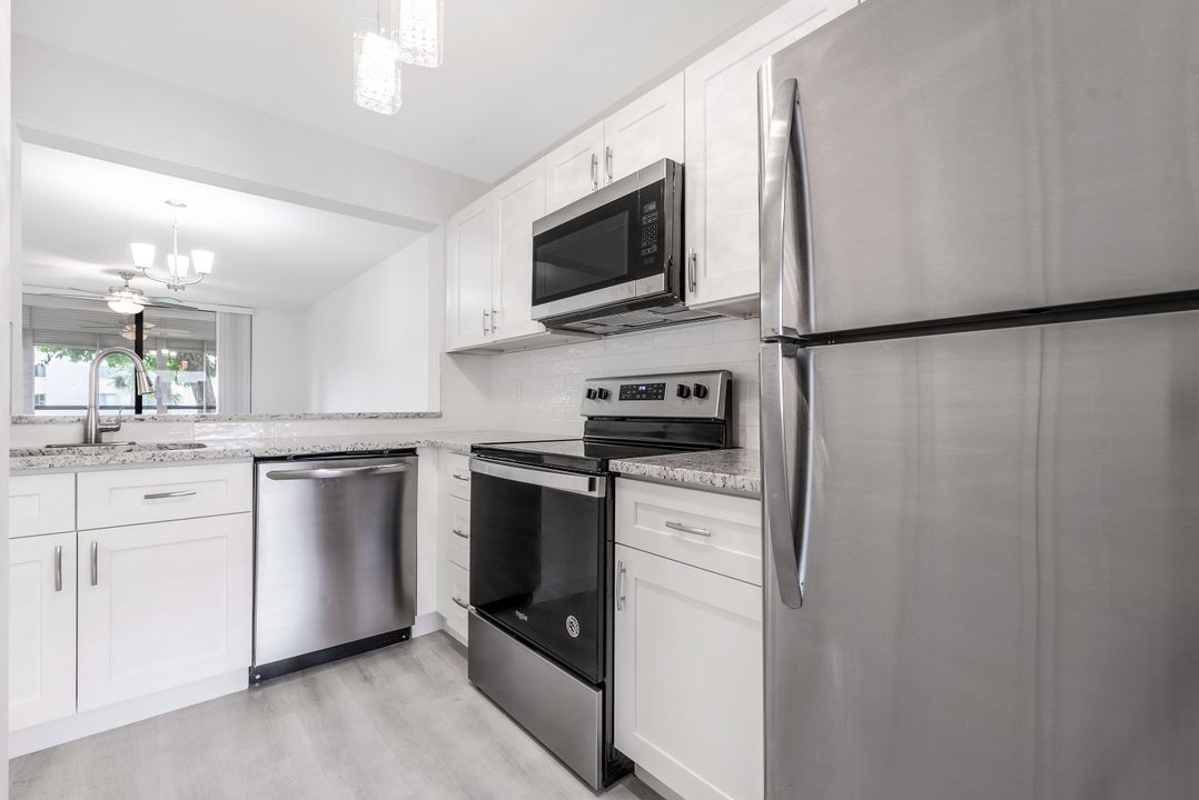 For Sale: $189,900 (2 beds, 2 baths, 1125 Square Feet)