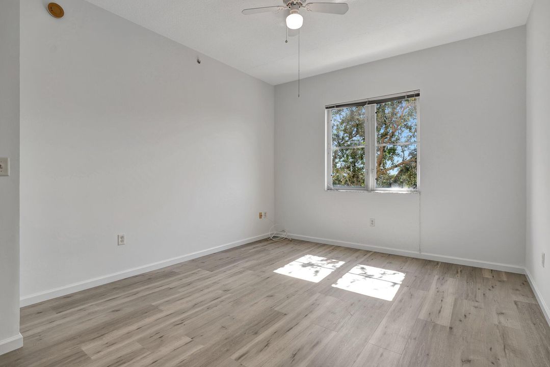 For Sale: $399,000 (2 beds, 2 baths, 1131 Square Feet)