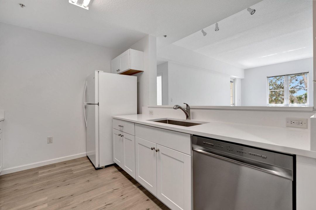 For Sale: $399,000 (2 beds, 2 baths, 1131 Square Feet)