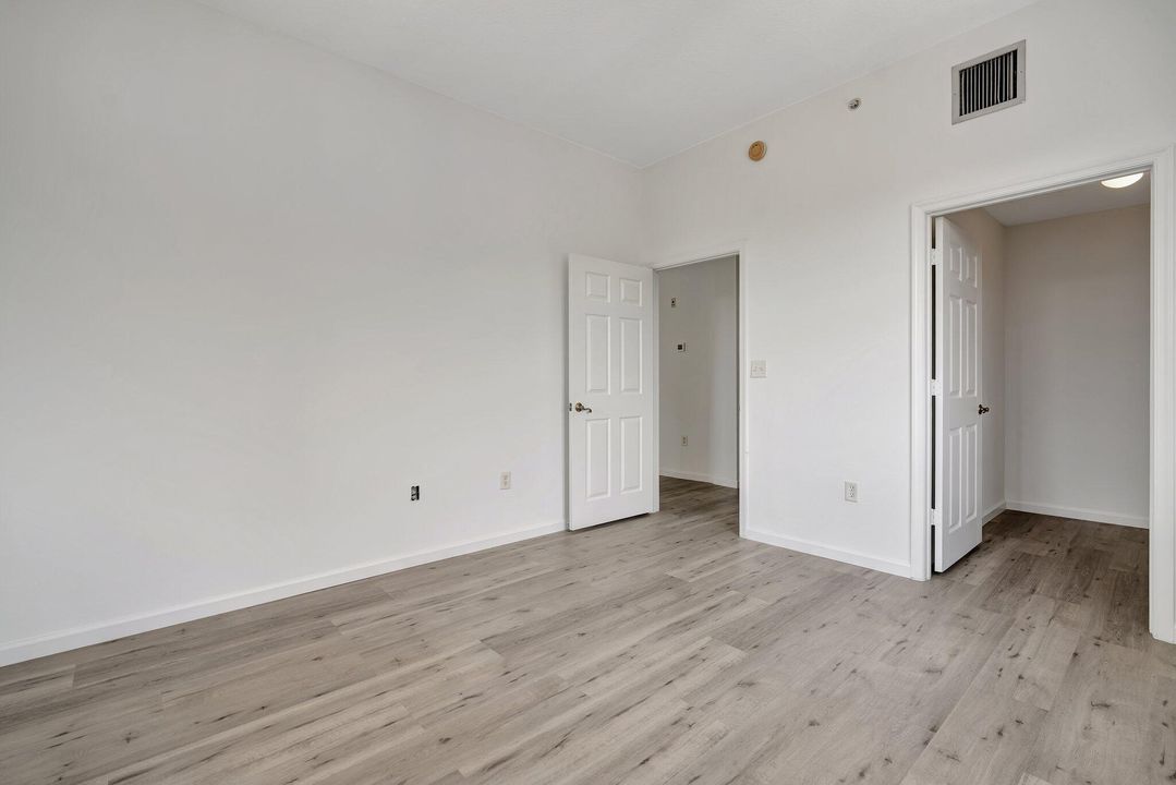 For Sale: $399,000 (2 beds, 2 baths, 1131 Square Feet)