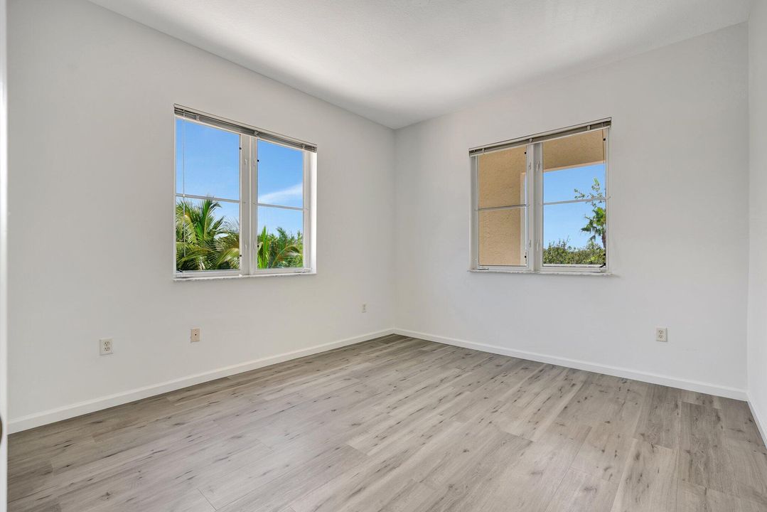 For Sale: $399,000 (2 beds, 2 baths, 1131 Square Feet)