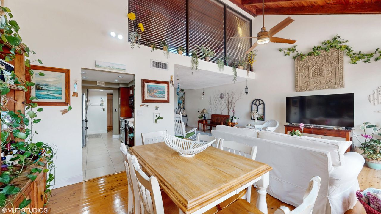 En Venta: $485,000 (3 camas, 3 baños, 1686 Pies cuadrados)