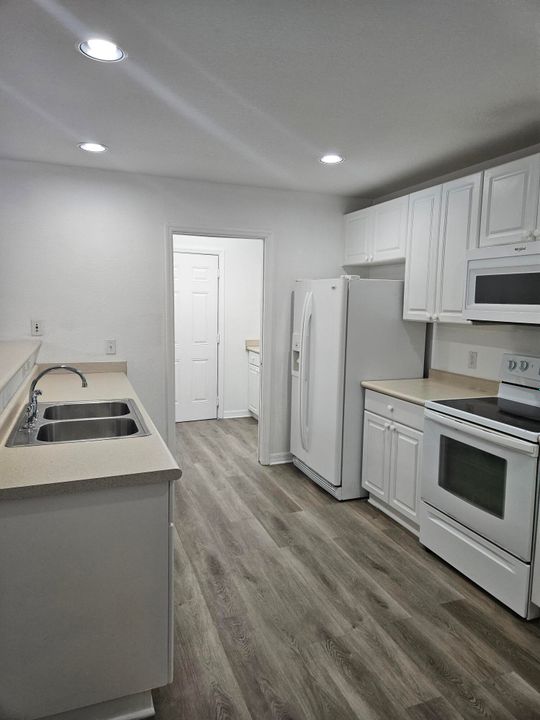 For Rent: $1,800 (2 beds, 2 baths, 1330 Square Feet)