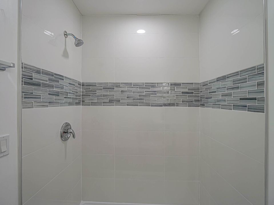 For Sale: $275,000 (2 beds, 2 baths, 1040 Square Feet)