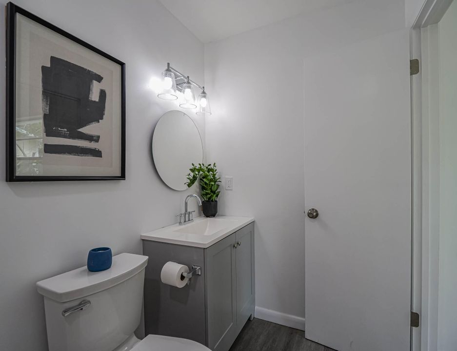 For Sale: $275,000 (2 beds, 2 baths, 1040 Square Feet)