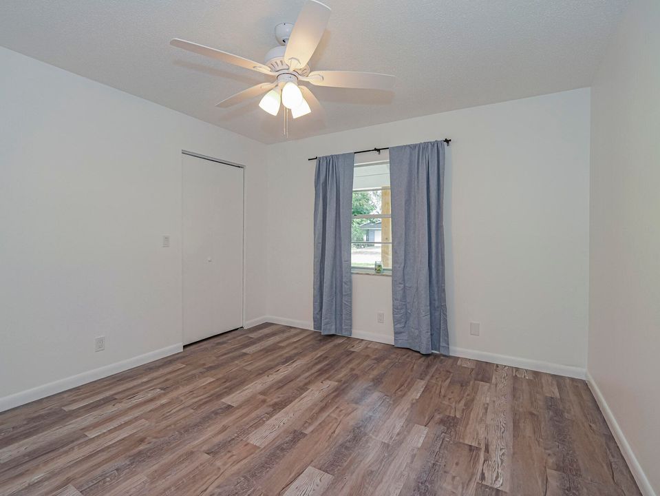 For Sale: $275,000 (2 beds, 2 baths, 1040 Square Feet)