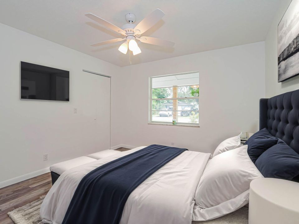 For Sale: $275,000 (2 beds, 2 baths, 1040 Square Feet)