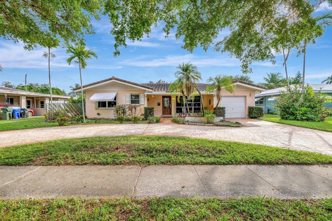 For Sale: $759,000 (3 beds, 2 baths, 1246 Square Feet)