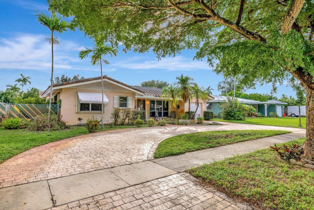 For Sale: $759,000 (3 beds, 2 baths, 1246 Square Feet)