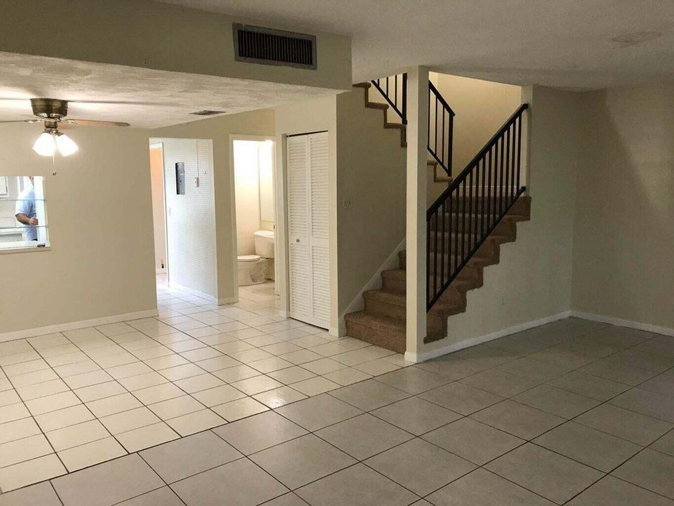 For Rent: $1,875 (2 beds, 1 baths, 1088 Square Feet)