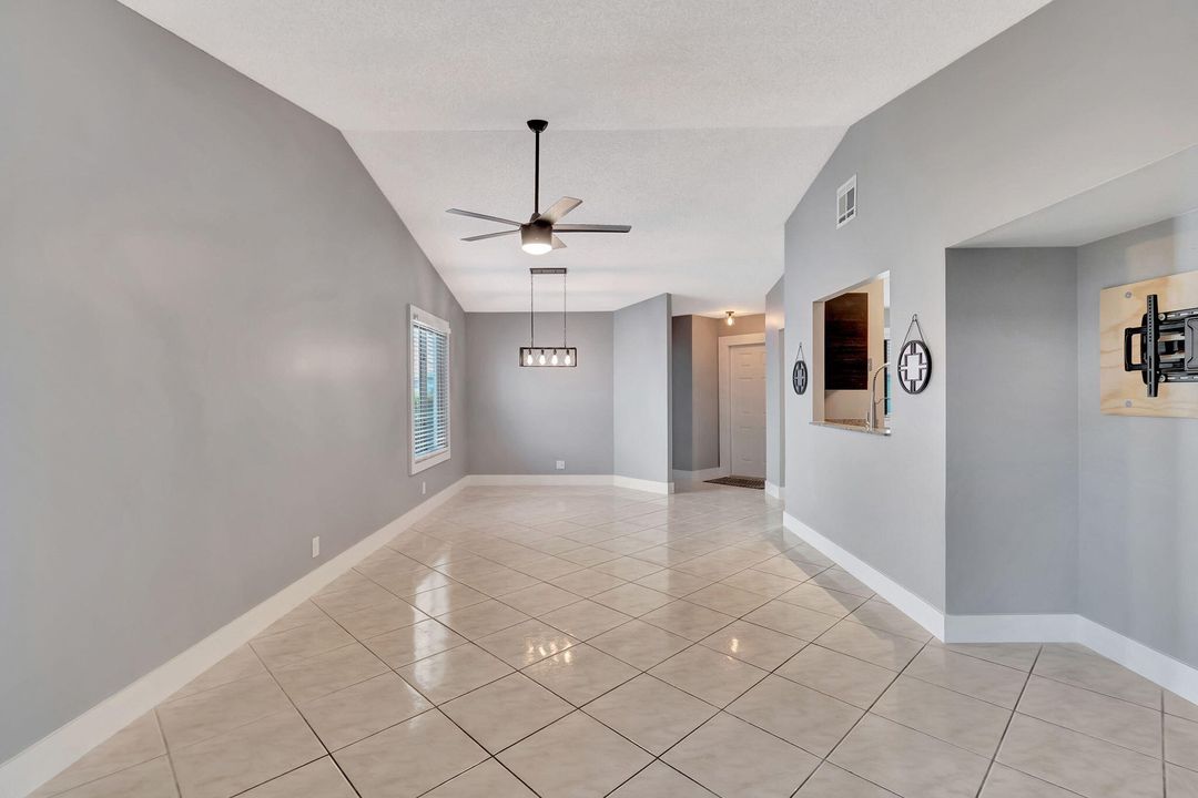 For Sale: $449,000 (3 beds, 2 baths, 1221 Square Feet)