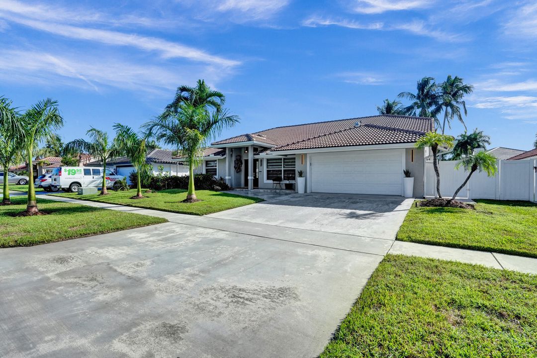 For Sale: $1,000,000 (4 beds, 2 baths, 2296 Square Feet)