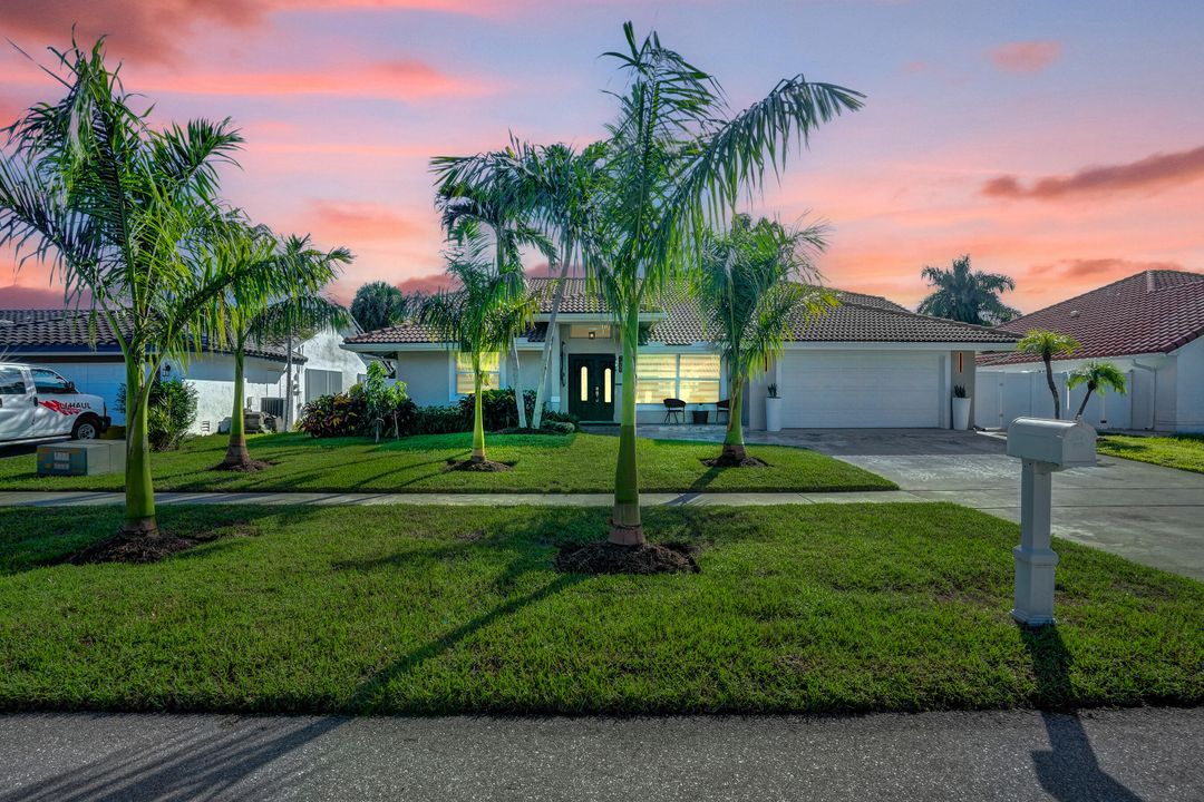 For Sale: $1,000,000 (4 beds, 2 baths, 2296 Square Feet)