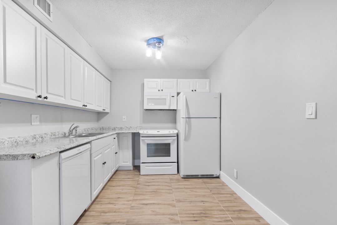 For Rent: $1,950 (2 beds, 1 baths, 631 Square Feet)