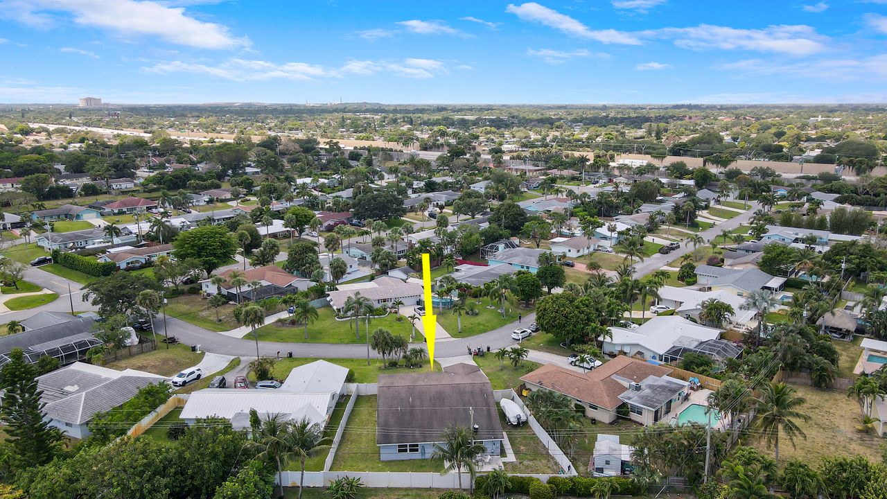 For Sale: $699,000 (4 beds, 3 baths, 2728 Square Feet)