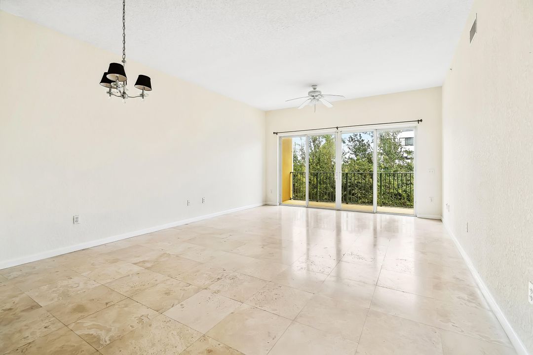 For Sale: $293,900 (2 beds, 2 baths, 1424 Square Feet)