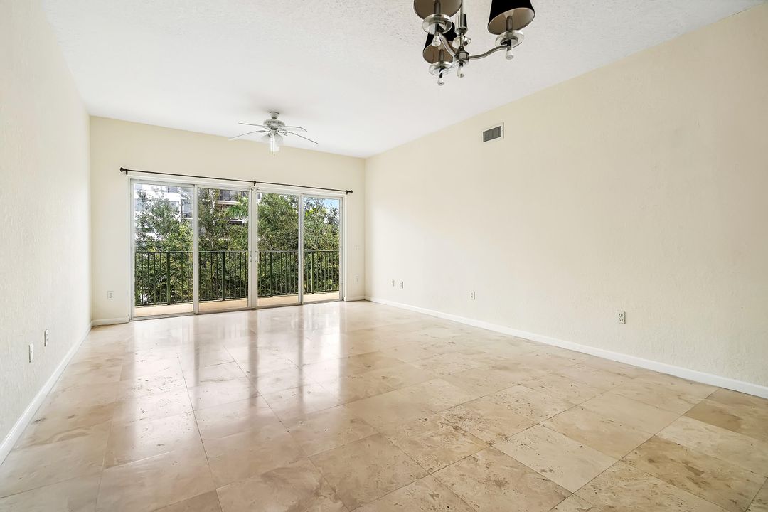 For Sale: $293,900 (2 beds, 2 baths, 1424 Square Feet)