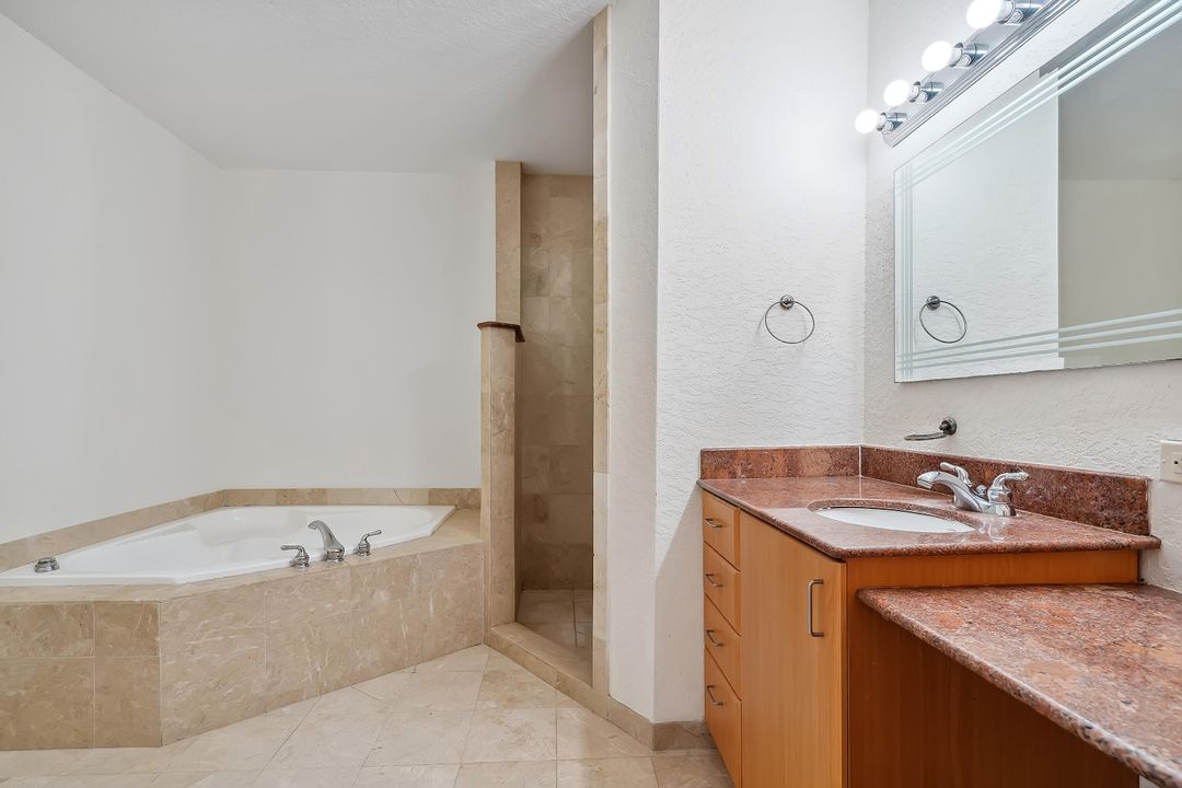 For Sale: $293,900 (2 beds, 2 baths, 1424 Square Feet)