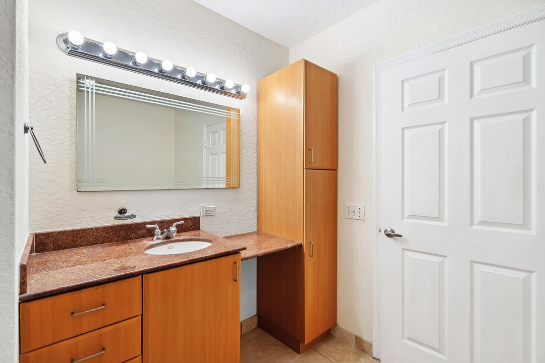 For Sale: $293,900 (2 beds, 2 baths, 1424 Square Feet)