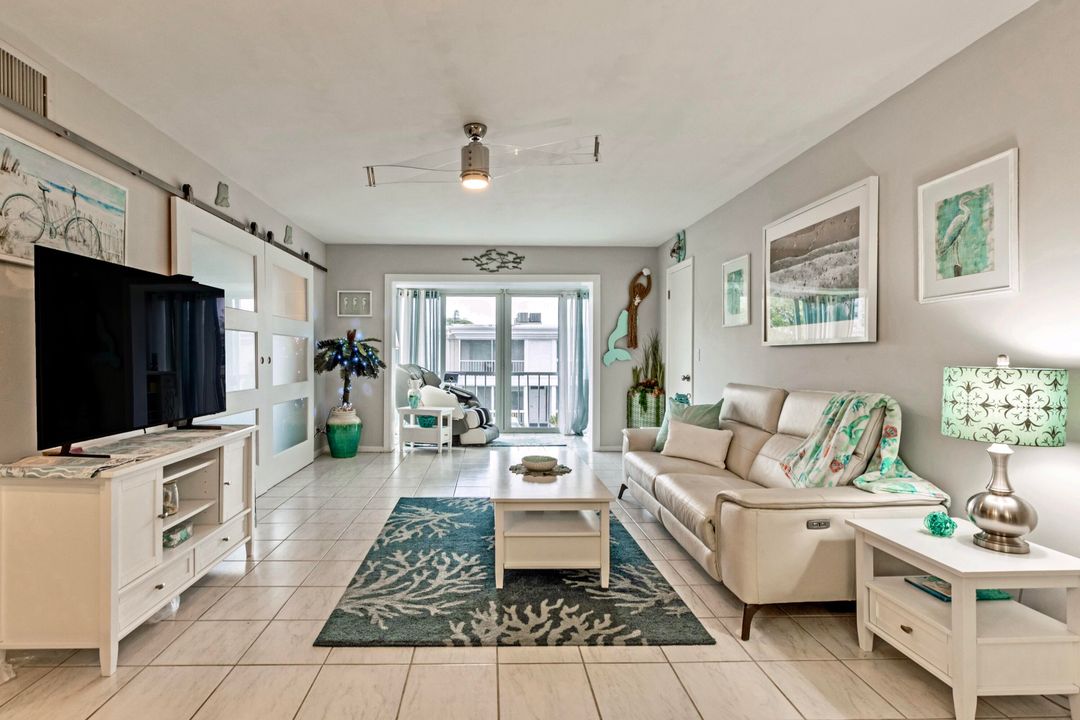 For Sale: $443,000 (2 beds, 2 baths, 1260 Square Feet)