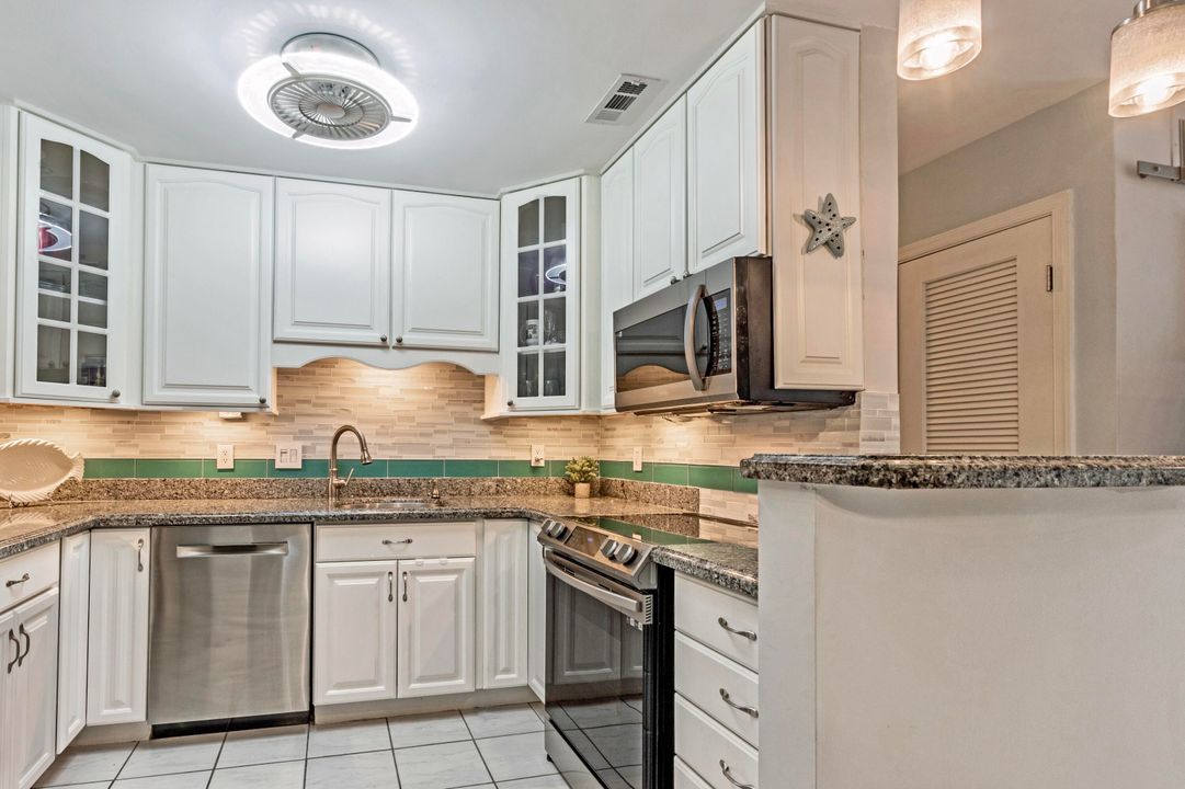 For Sale: $443,000 (2 beds, 2 baths, 1260 Square Feet)