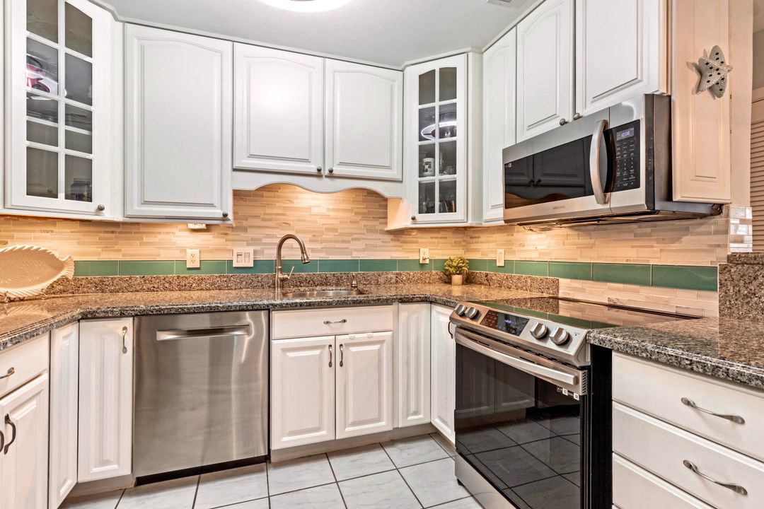 For Sale: $443,000 (2 beds, 2 baths, 1260 Square Feet)