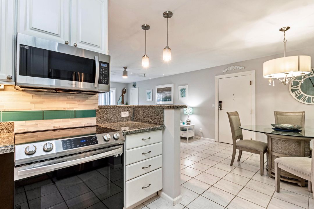 For Sale: $443,000 (2 beds, 2 baths, 1260 Square Feet)